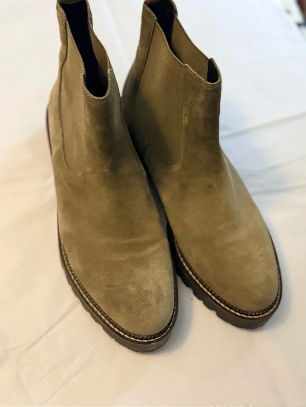 Caslon suede chukka